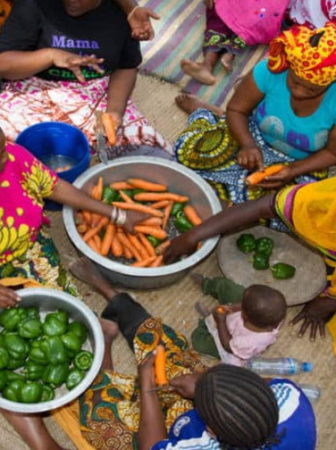 African women making food
