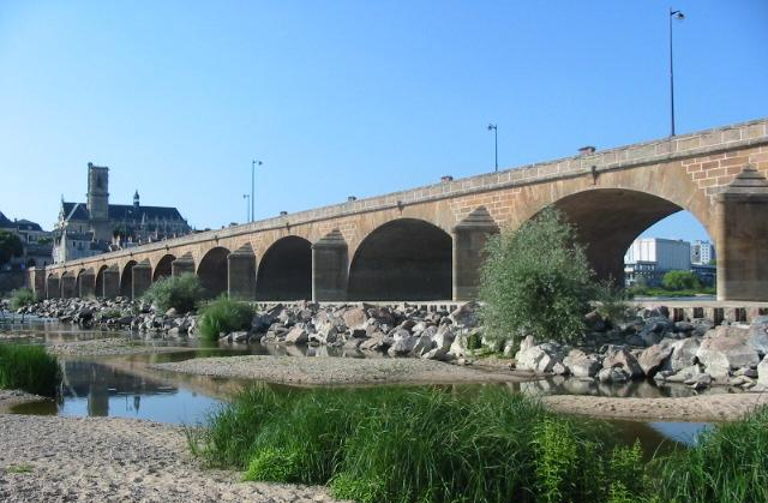 Drying Loire river during heatwave