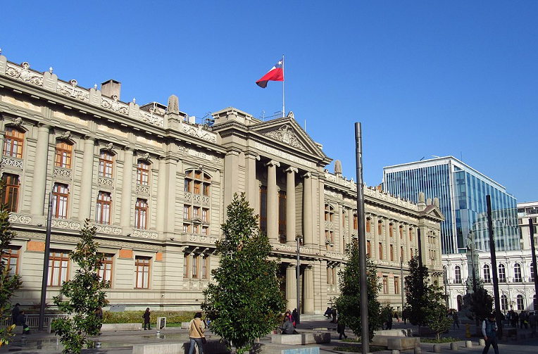 The Palacio de los Tribunales de Justicia de Santiago
