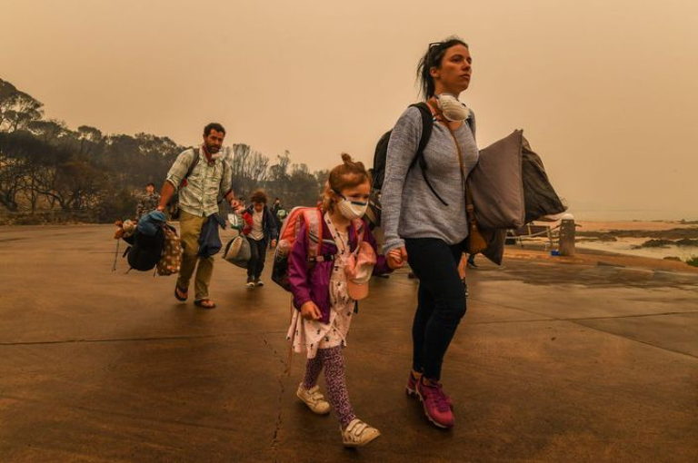 Evacuees from Australian bushfires