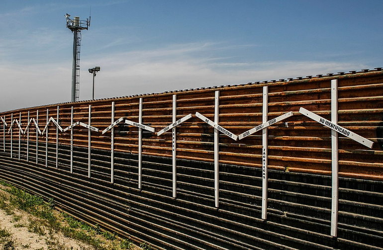 US Mexico border wall