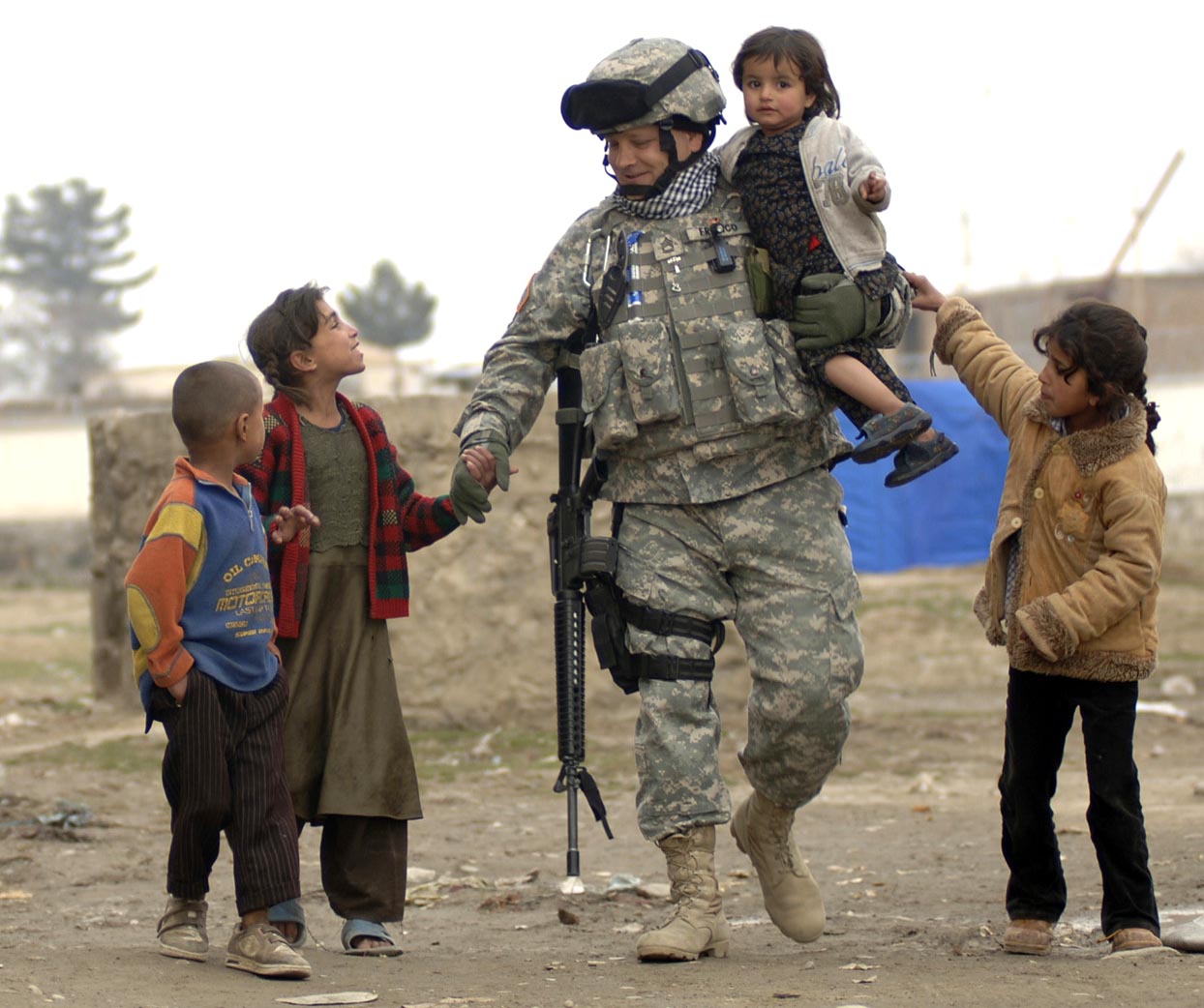 US soldier with Afghan children