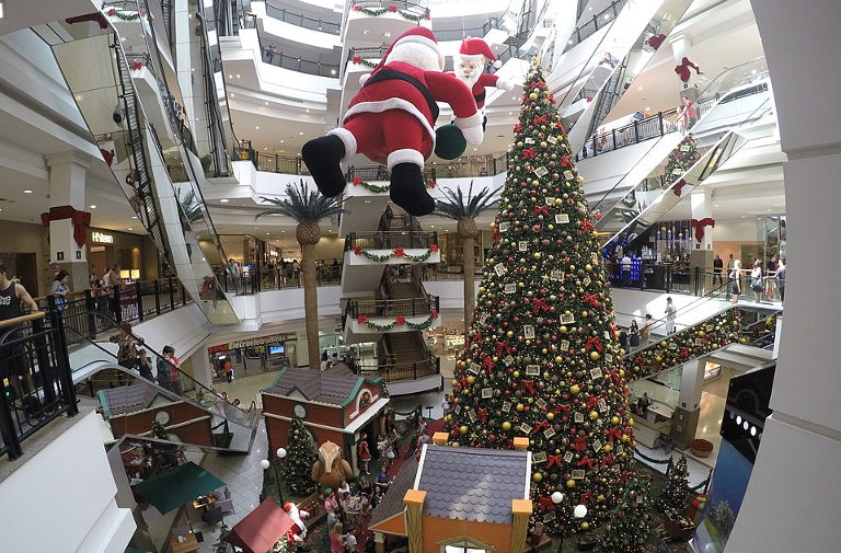 Shopping at Christmas