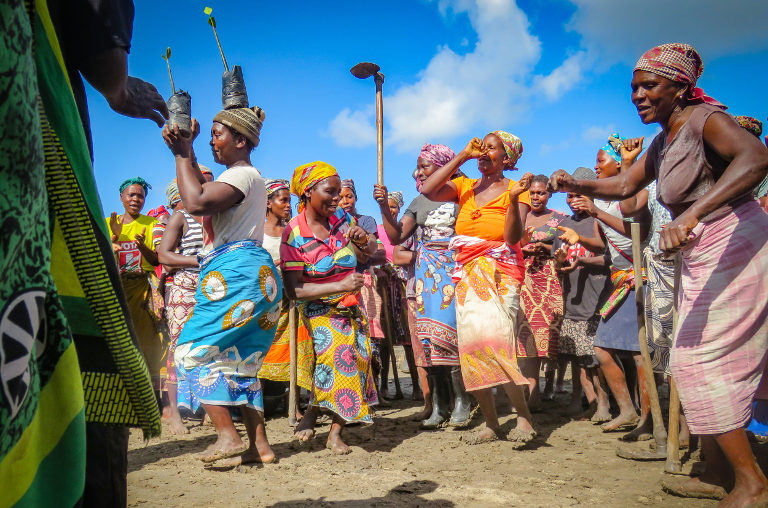 dancing women Mozambique