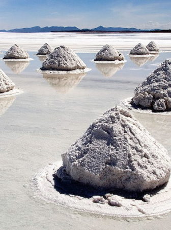 Piles of salt - image Luca Galuzzi - www.galuzzi.it via Wikimedia.