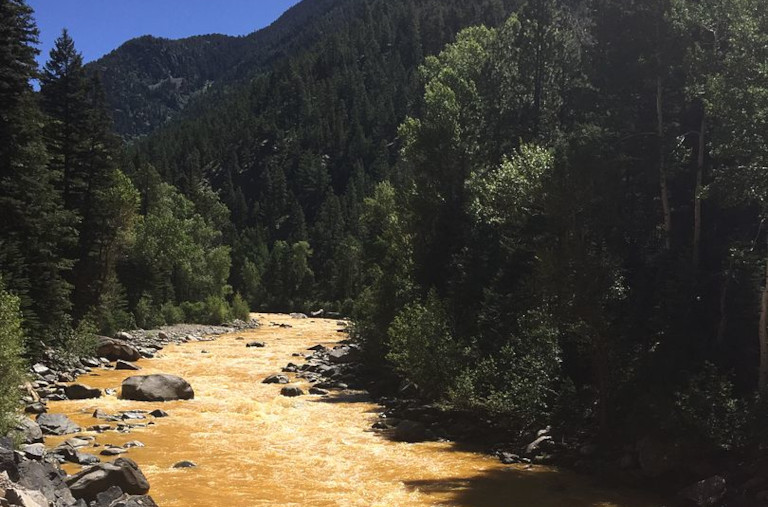 Animas River pollution from mining spill
