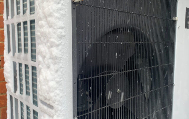 outdoor heat pump in cold conditions