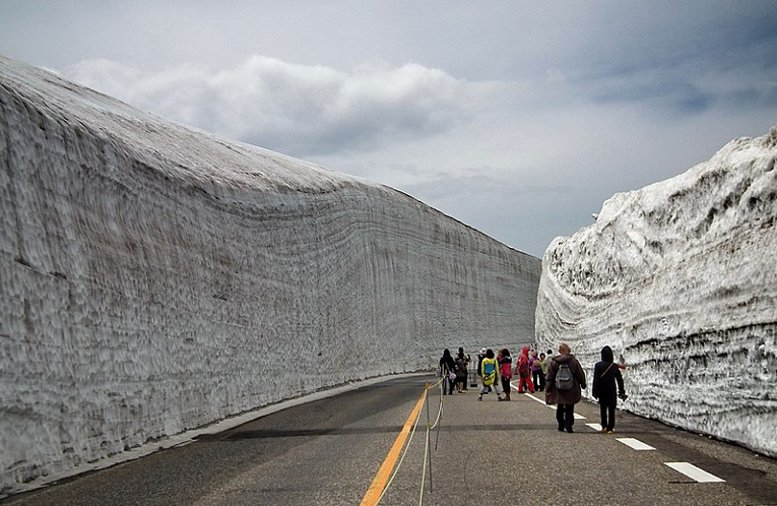 Tateyama Snow Walls (Japan, 2011).