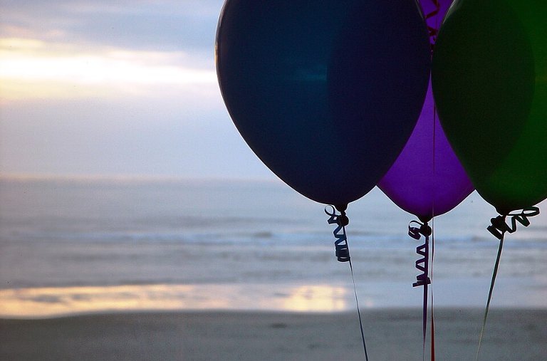 "Balloons at Cannon Beach during sunset" (2005) by Brian Glanz